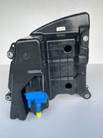 Audi A4 S4 B9 Serbatoio vaschetta liquido AdBlue 8W0131878AH