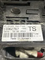 Opel Meriva B Module de fusibles 13362767