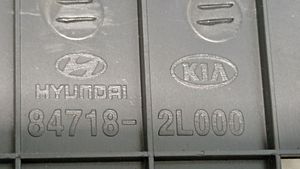 Hyundai i30 Kojelaudan sivupäätyverhoilu 847182L000