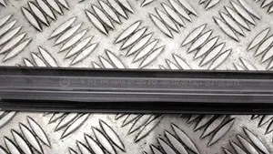 Mercedes-Benz E W212 Rivestimento modanatura del vetro della portiera anteriore A2127250965