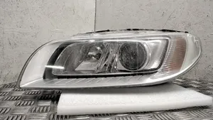 Volvo V70 Lampa przednia 31420013