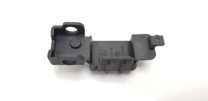 Volkswagen PASSAT B5.5 Staffa di montaggio del radiatore 8D0260427