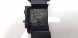 Volkswagen PASSAT B5.5 Staffa di montaggio del radiatore 8D0260427