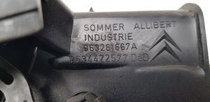 Citroen C5 Kojelaudan sivutuuletussuuttimen kehys 9632616667A