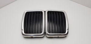 BMW 3 E30 Griglia superiore del radiatore paraurti anteriore 51131916504