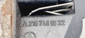Mercedes-Benz E W210 Serratura a scatto/chiusura a gancio portiera di carico A2107400032