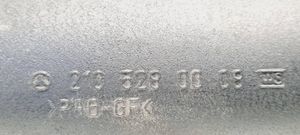 Mercedes-Benz E W210 Tube d'admission de tuyau de refroidisseur intermédiaire 2105280008