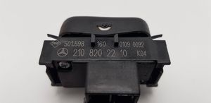 Mercedes-Benz E W210 Bouton lave-phares 2108202210