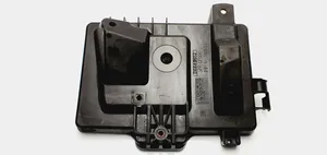 Opel Zafira A Boîte de batterie 24449812