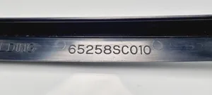 Subaru Forester SH Listwa / Uszczelka szyby drzwi tylnych 65258SC010