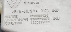 Renault Megane II Motor de la tapa sellante del depósito de combustible 24438209