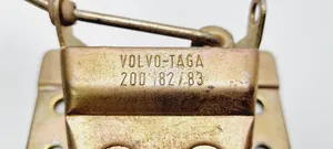 Volvo 340 -  360 Istuimen selkänojan lukituksen vastakappale 200182