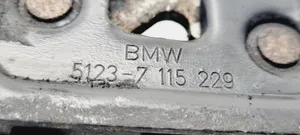 BMW 5 E60 E61 Spyna variklio dangčio 7115228