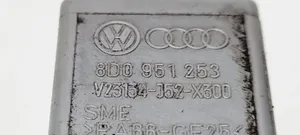 Volkswagen PASSAT B5 Autres relais 8D0951253