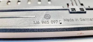 Volkswagen Golf IV Luce d’arresto centrale/supplementare 1J6945097C