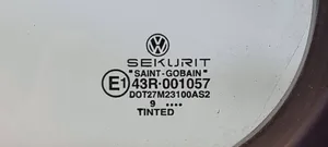 Volkswagen Golf IV Vetro del deflettore posteriore 43R001057