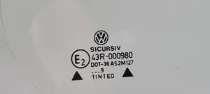 Volkswagen Golf IV Vetro del deflettore posteriore 43R000980