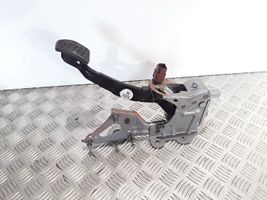 Nissan Qashqai Тормозная педаль E001046X11