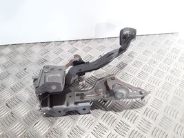 Nissan Qashqai Тормозная педаль E001046X11