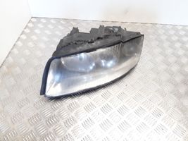 Audi A4 S4 B6 8E 8H Lampa przednia 