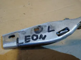 Seat Leon (1M) Konepellin saranat 1M0823301B