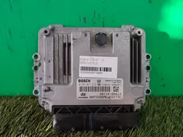 Hyundai i30 Engine control unit/module 0281017213