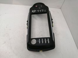 Toyota Yaris Mascherina unità principale autoradio/GPS 864510D060