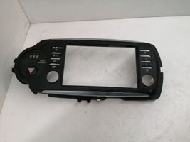 Toyota Yaris Mascherina unità principale autoradio/GPS 864510D060