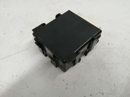 Toyota Auris E180 Module relais lève-vitre 8594002060