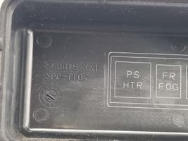 Toyota Prius (NHW20) Pokrywa skrzynki bezpieczników 8615XA1