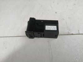 Toyota RAV 4 (XA40) Gniazdo / Złącze USB 8619042040