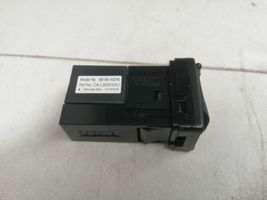 Toyota RAV 4 (XA40) Gniazdo / Złącze USB 8619042040