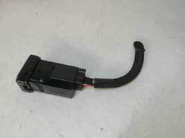 Toyota RAV 4 (XA40) Connettore plug in USB 8619048030