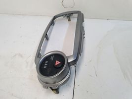 Toyota Yaris Cadre, panneau d'unité radio / GPS 864510D010