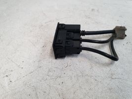 Mitsubishi L200 USB jungtis T0969TG