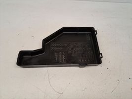 Toyota Prius (XW20) Tapa de caja de fusibles 8644YA1