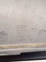 Volkswagen Golf V Zaślepka schowka bagażnika 1K6867461