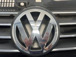 Volkswagen PASSAT B5.5 Etupuskurin ylempi jäähdytinsäleikkö 3B0853651J