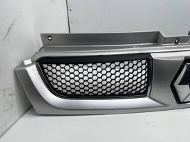 Renault Trafic II (X83) Grille calandre supérieure de pare-chocs avant 7700313438