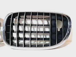 BMW 7 F01 F02 F03 F04 Grille calandre supérieure de pare-chocs avant 51137203198