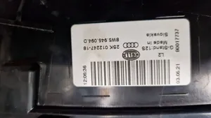 Audi A4 S4 B9 Galinis žibintas dangtyje 8W5945094D