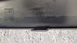 Volkswagen PASSAT B5.5 Modanatura della barra di rivestimento del paraurti anteriore 3B5807423B