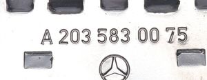 Mercedes-Benz C W203 Inne części wnętrza samochodu a2035830075