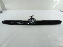 BMW 3 E46 Listwa oświetlenie tylnej tablicy rejestracyjnej 