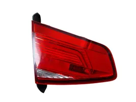 Volkswagen PASSAT B8 Lampy tylnej klapy bagażnika 195268