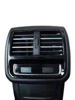 Volkswagen PASSAT B8 Aizmugurējā gaisa - ventilācijas reste 3G0907049B