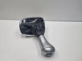 Mercedes-Benz C W203 Revêtement pommeau de levier de vitesses cuir A2032672711