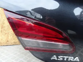 Opel Astra J Takaluukun/tavaratilan kansi 