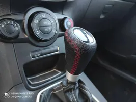 Ford Fiesta Vaihteenvalitsimen verhoilu 