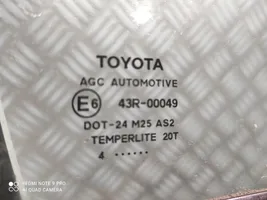 Toyota Auris E180 Szyba drzwi bocznych / przesuwnych 